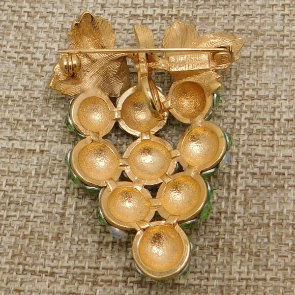 Suzanne Bjontegard Green Aurora Borealis Brooch Gold Tone Signed Grape Vine - Picture 5 of 6